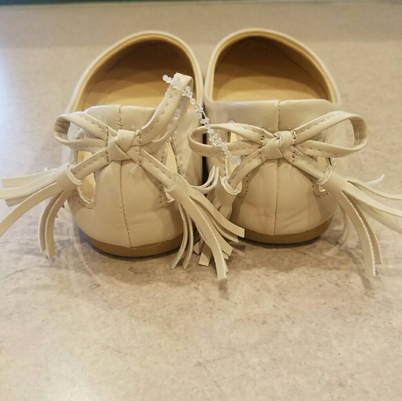 delic 8 | Shoes | Delic 8 Nude Flats With Bow And Fringe Backs | Poshmark